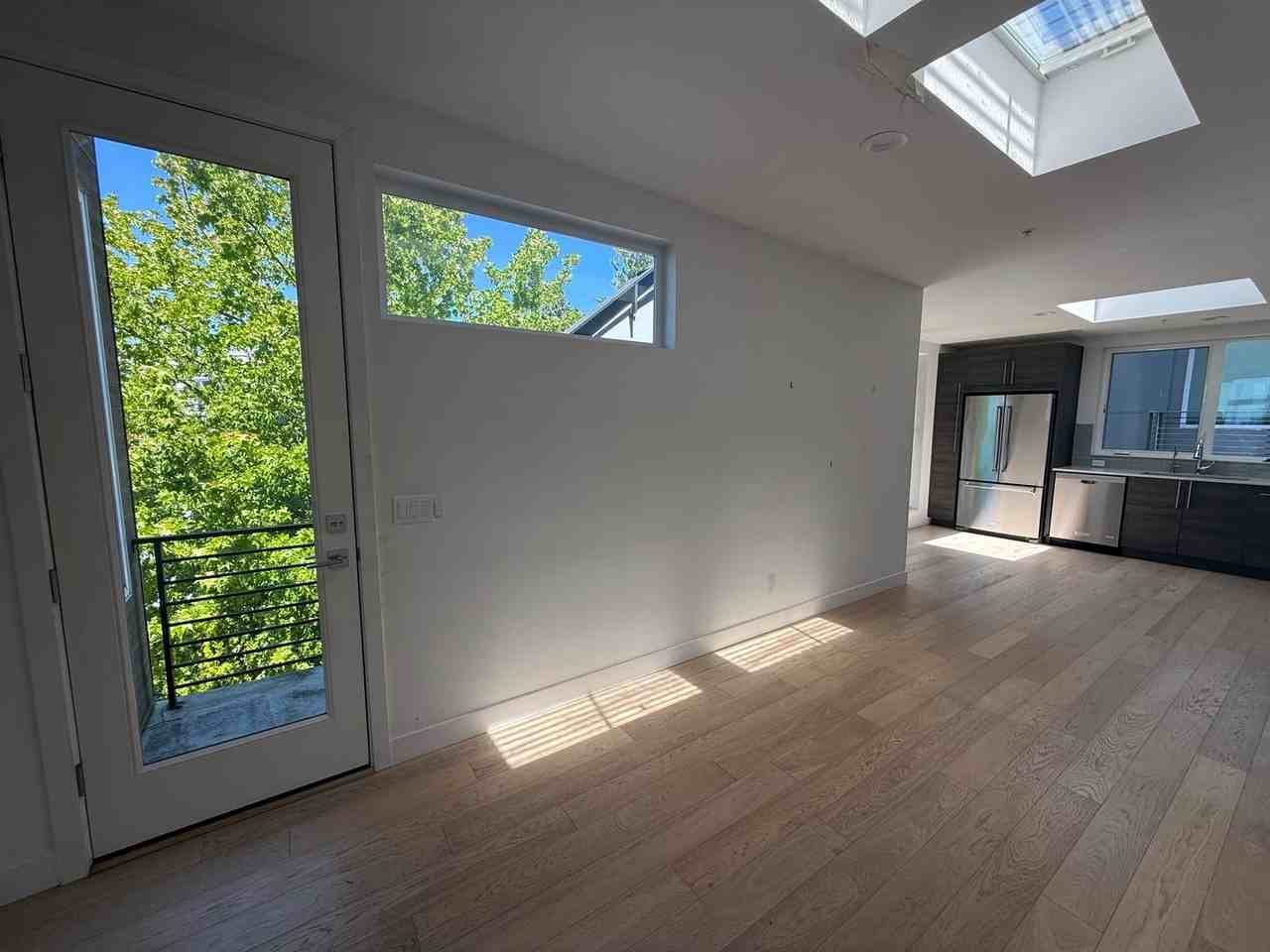 722 Summit Ave E - Photo 6 of 31