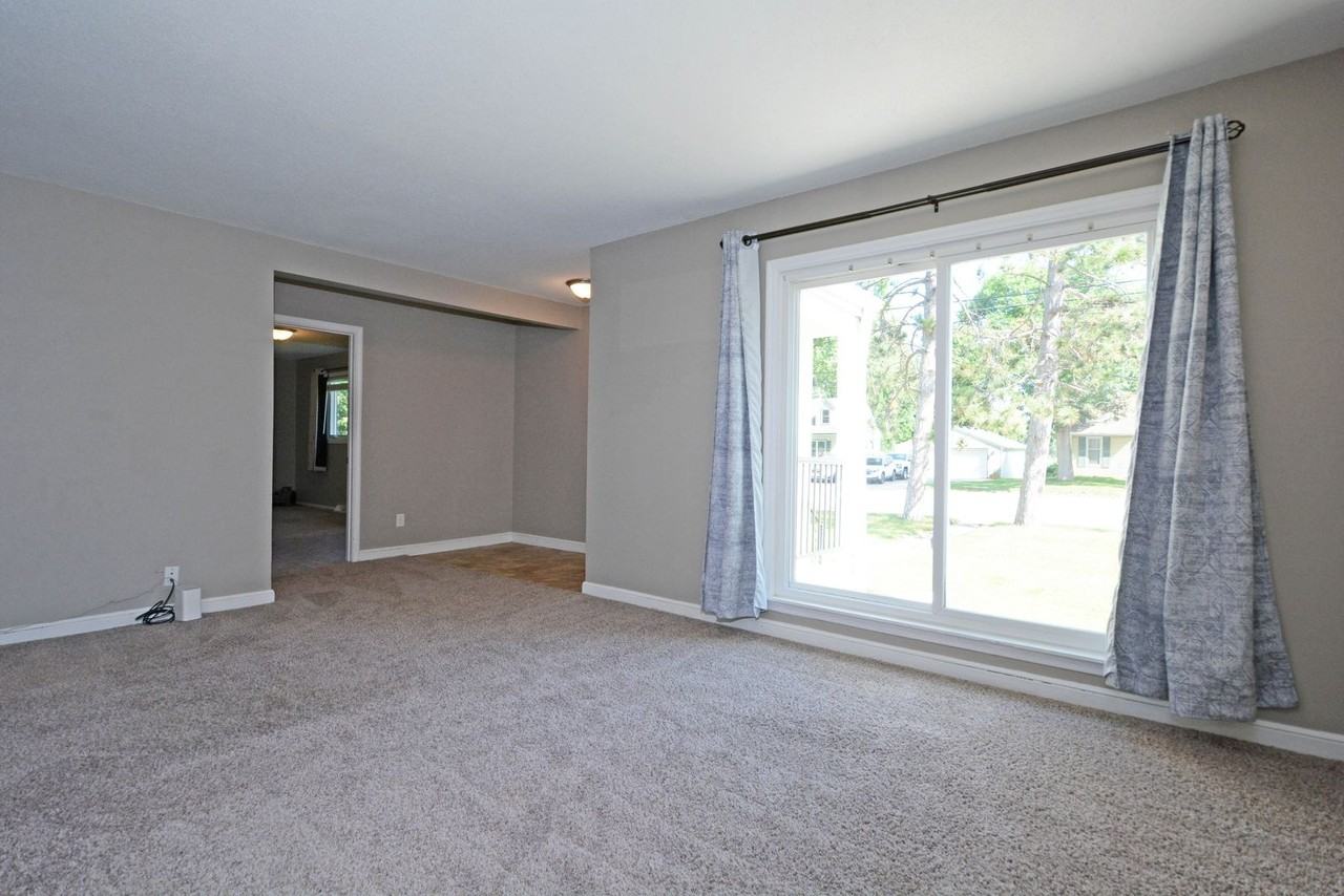 1021 W 86th St - Photo 6 of 25