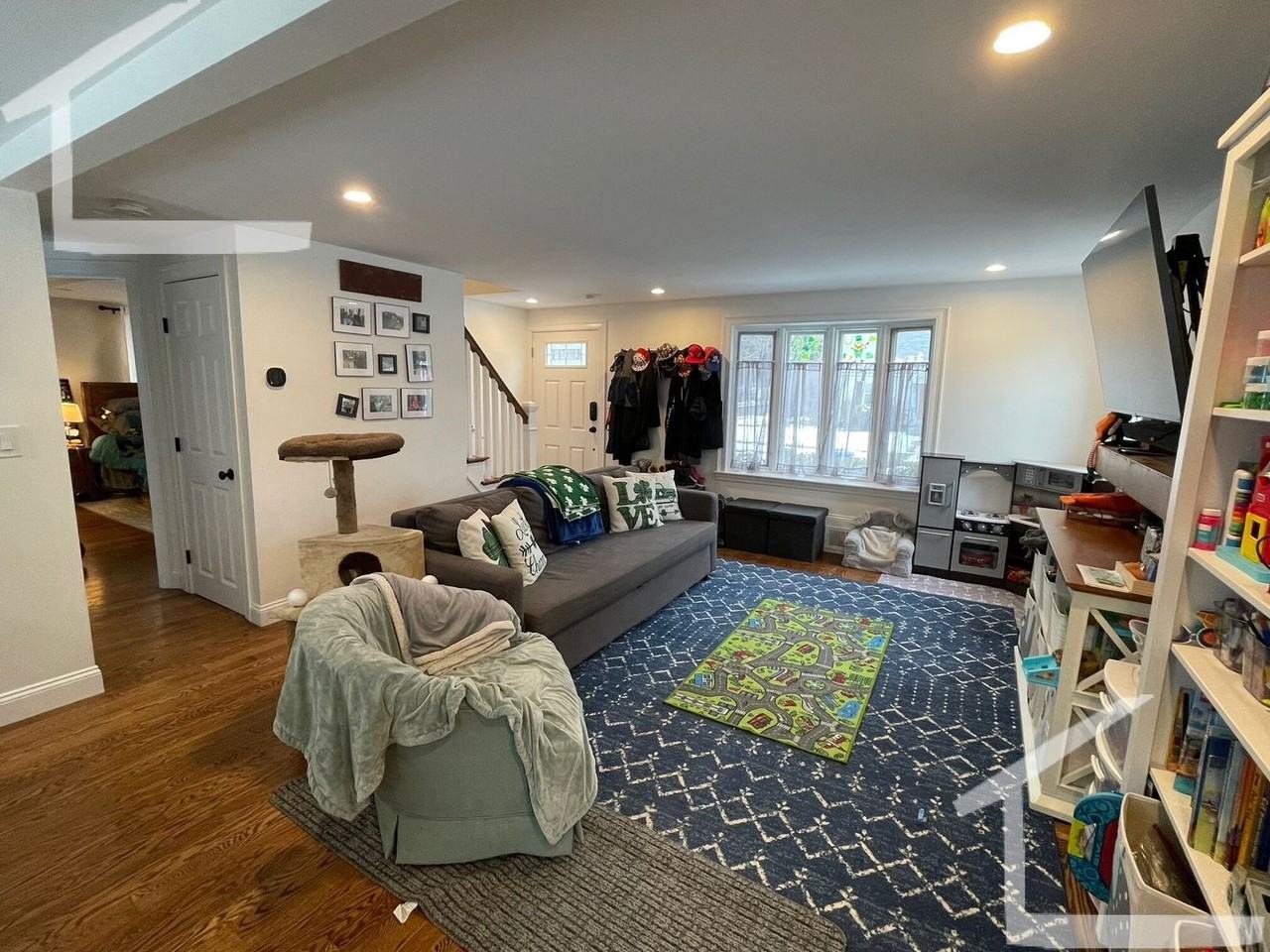 181 Christina St - Photo 3 of 6