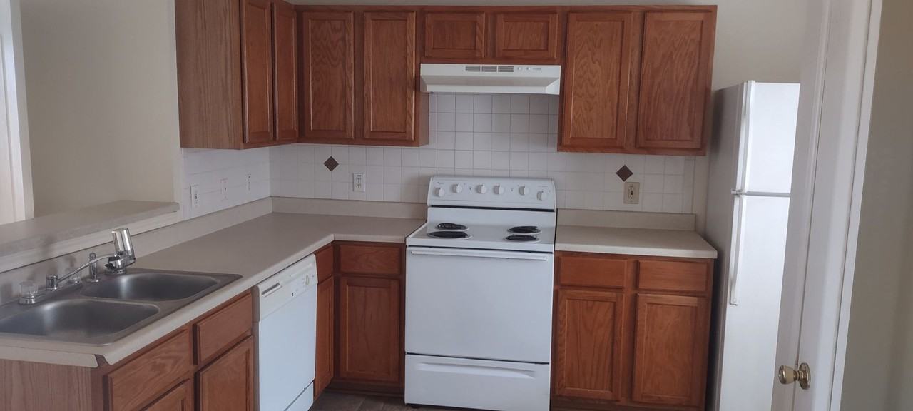 711 Apartments - Photo 5 of 33