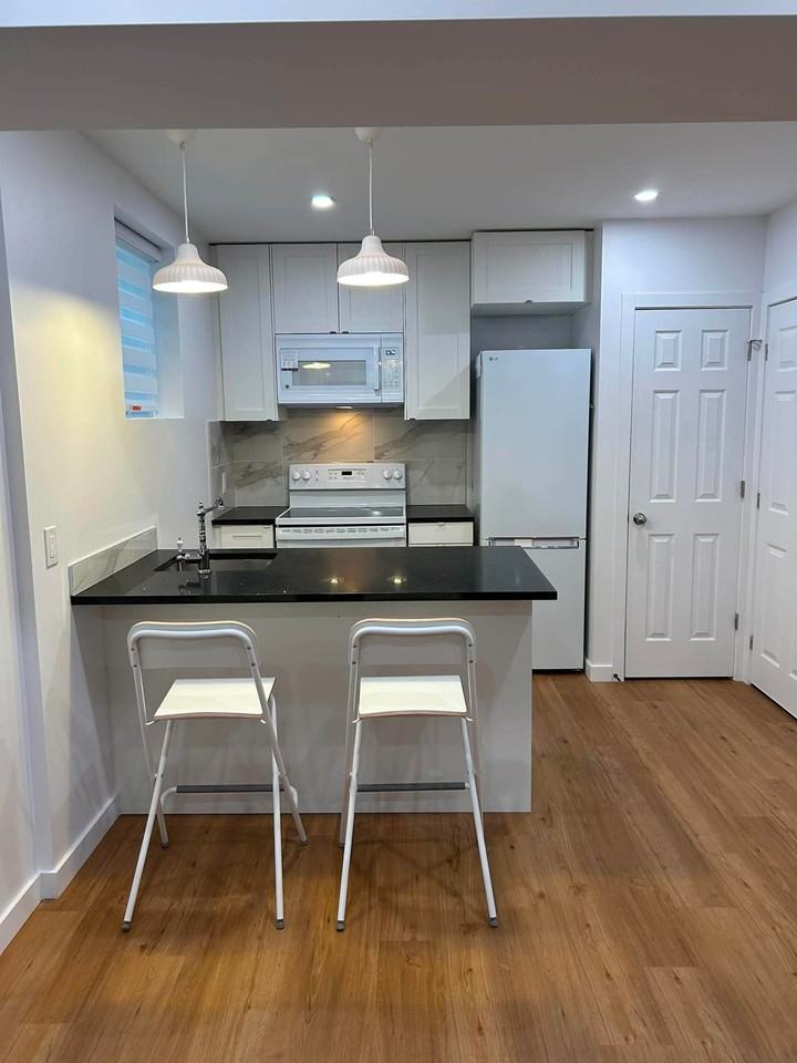 5745 Avenue de Darlington #18 - Photo 6 of 14