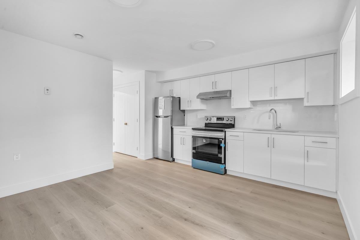 5755 Clarendon Street - Photo 4 of 21