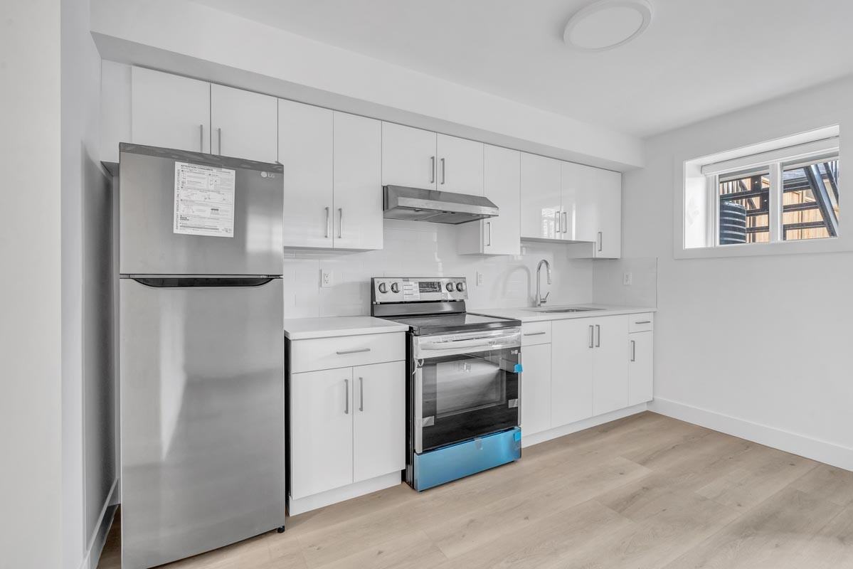 5755 Clarendon Street - Photo 2 of 21