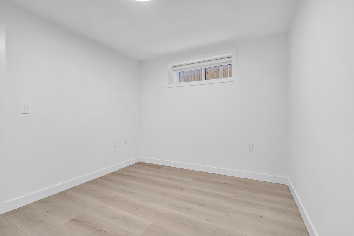 5755 Clarendon Street - Photo 11