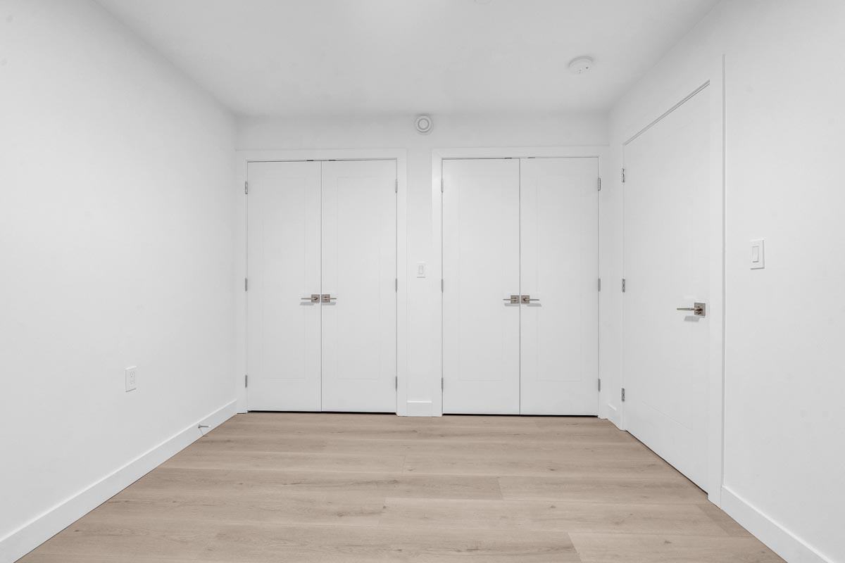 5755 Clarendon Street - Photo 12