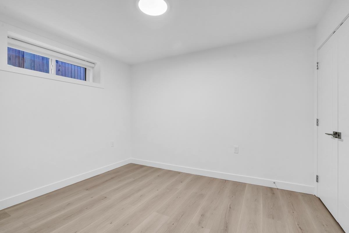 5755 Clarendon Street - Photo 10