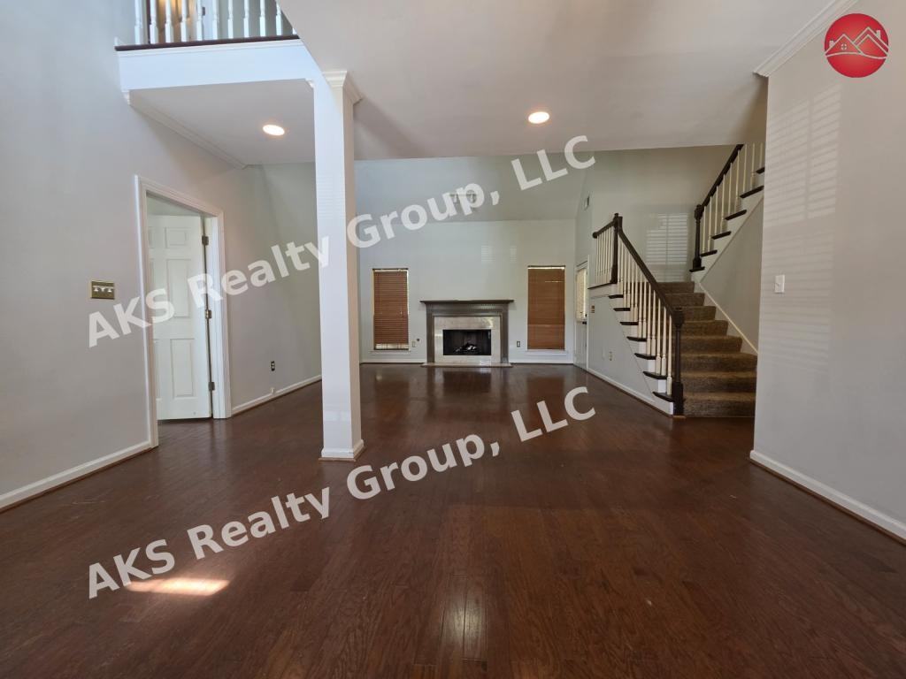 5004 Melrose Way - Photo 4 of 16