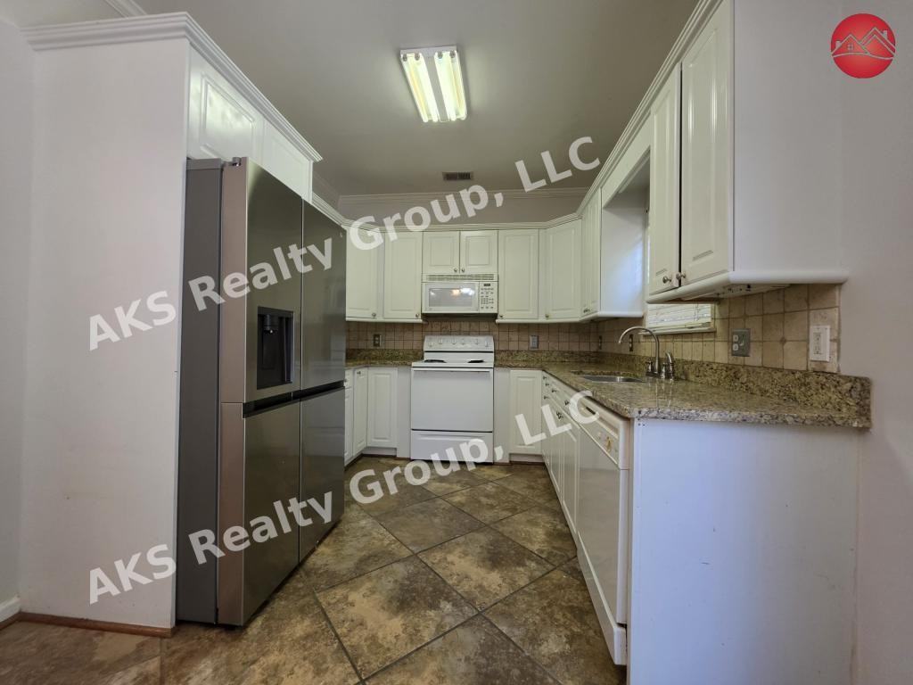 5004 Melrose Way - Photo 6 of 16