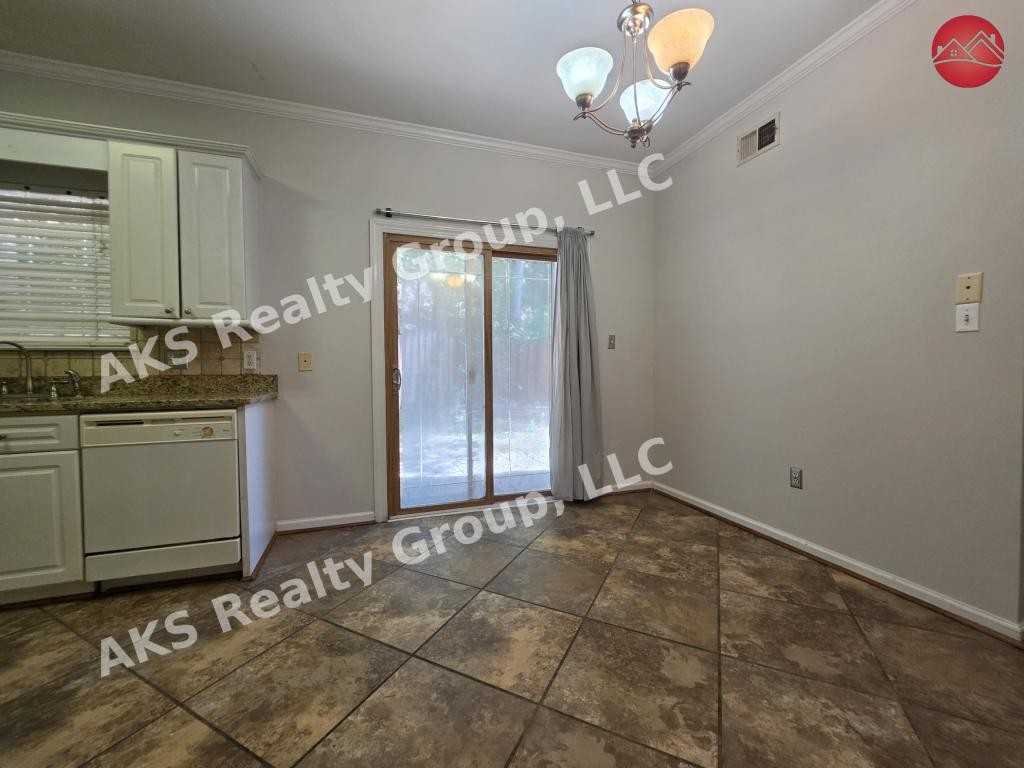 5004 Melrose Way - Photo 7 of 16