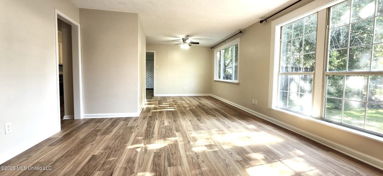 1917 Stuart Ave - Photo 2 of 18