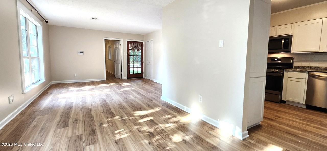 1917 Stuart Ave - Photo 3 of 18