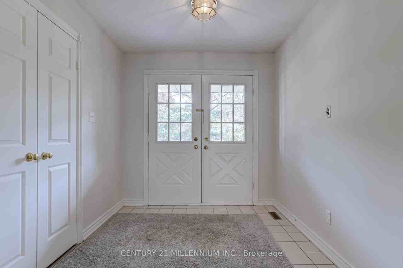 1572 Cartier Crt - Photo 4 of 31