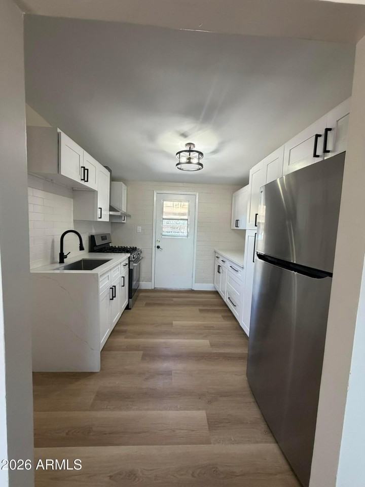 909 S Kenwood Cir #A - Photo 5 of 13