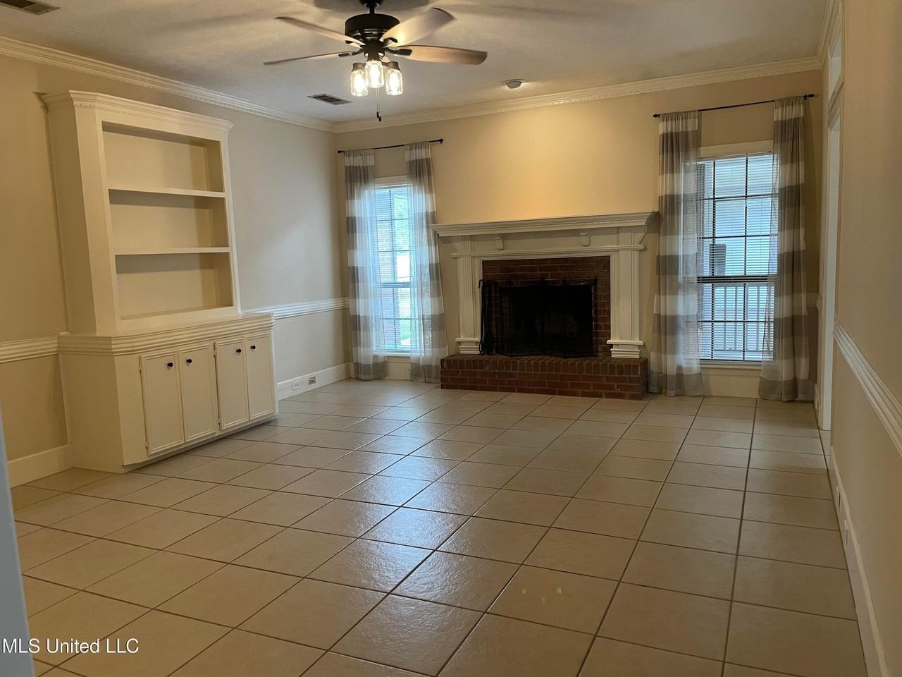 113 Oak Ridge Cir - Photo 2 of 15