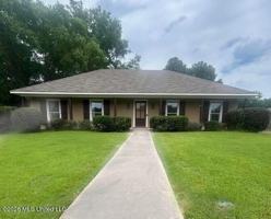 featured image of 204 Foxwood Cv