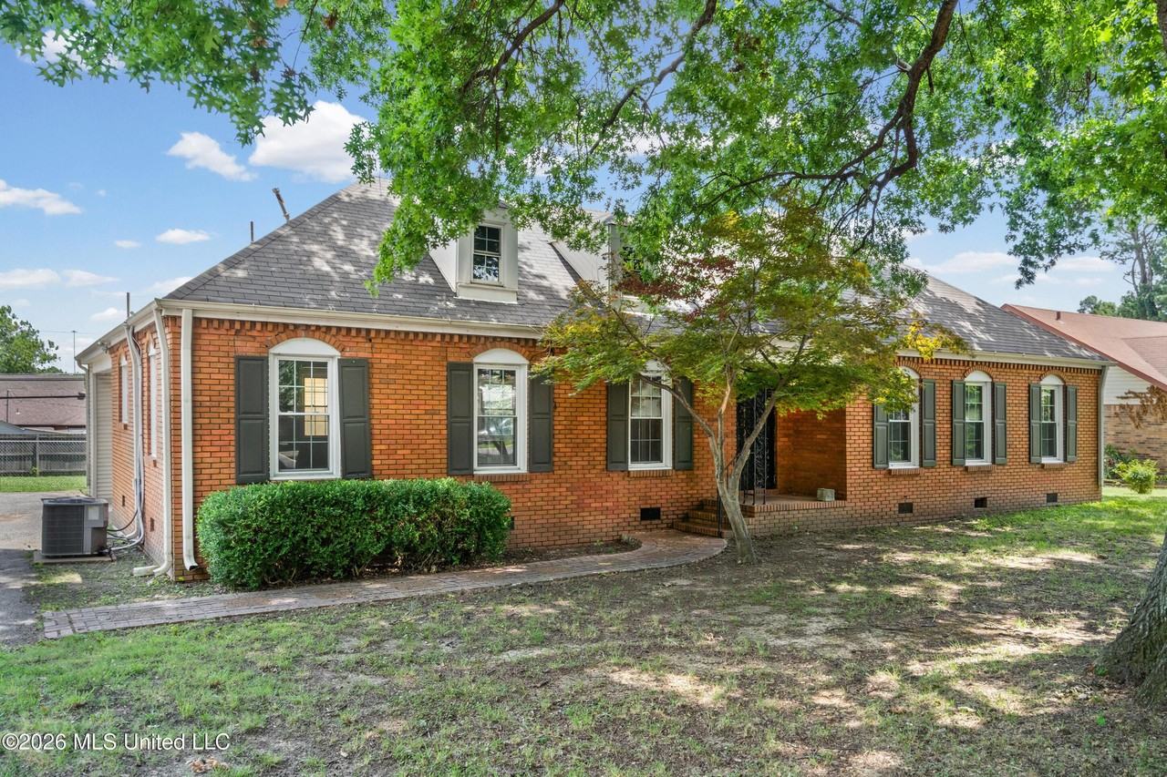 8846 Millbranch Rd - Photo 3 of 28