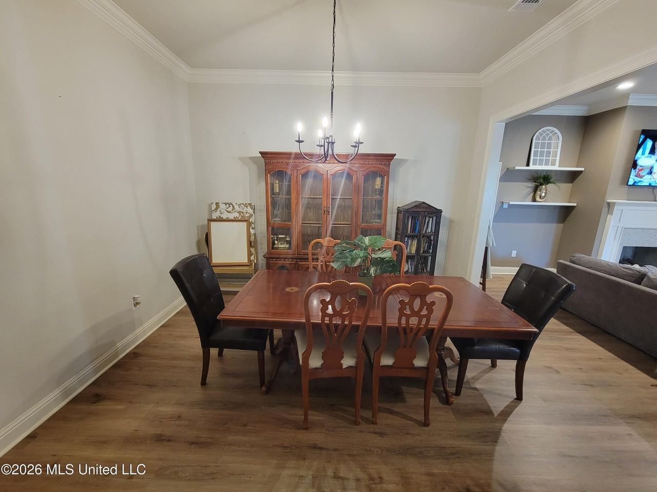 10165 Patrick Dr - Photo 4 of 46