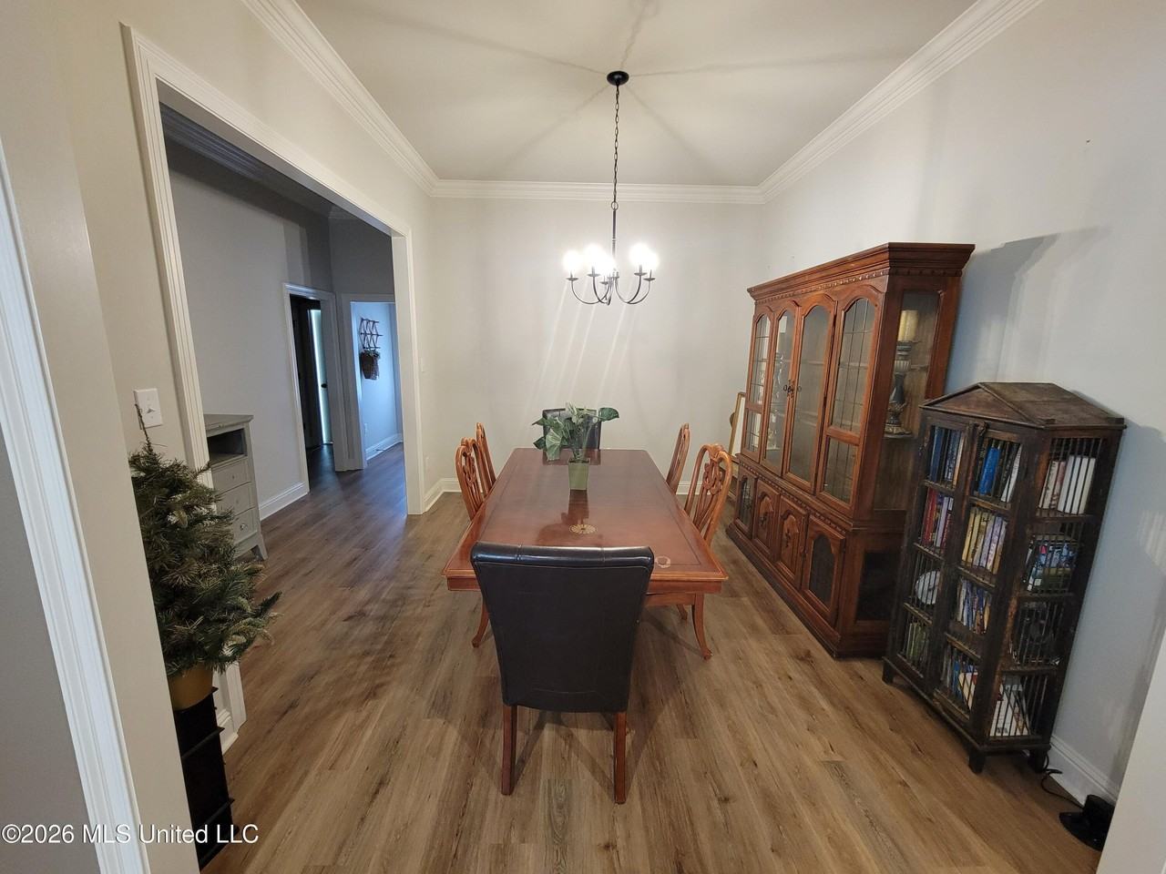 10165 Patrick Dr - Photo 5 of 46