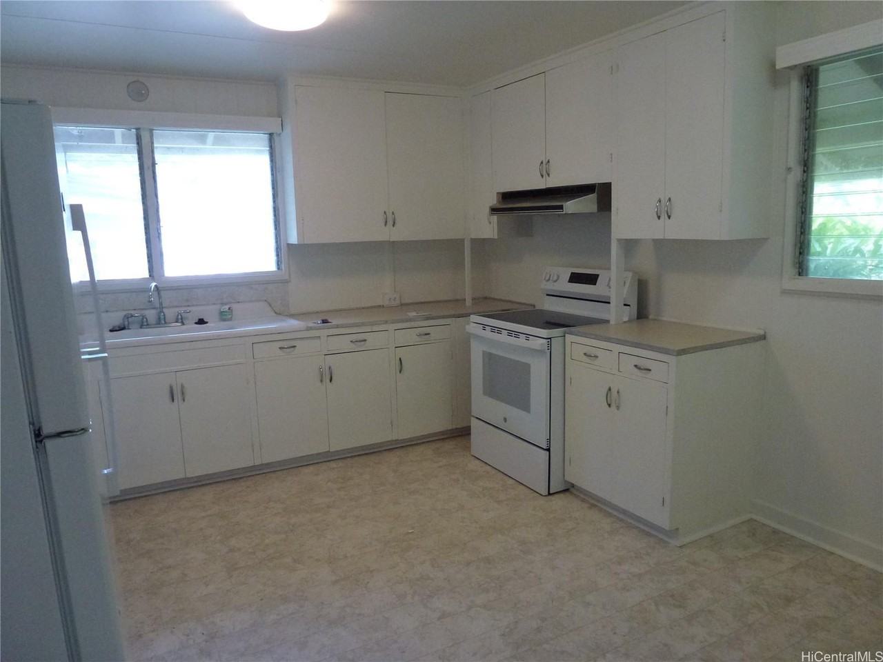 2409 Waiomao Rd - Photo 2 of 10