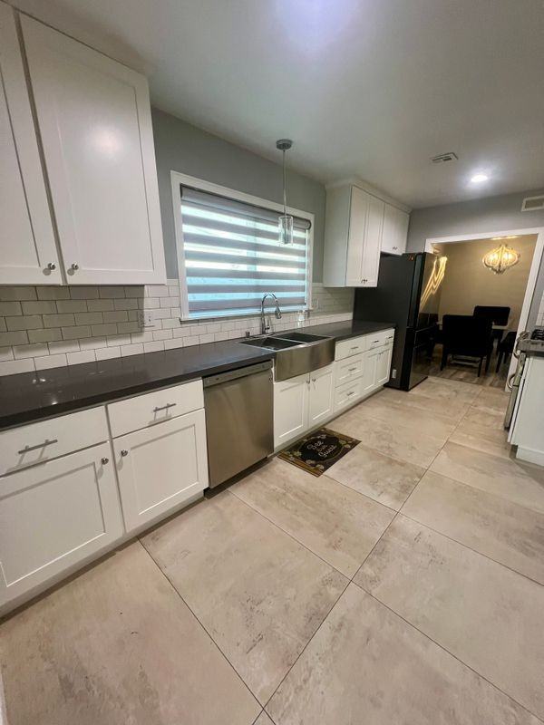 14154 Cohasset St - Photo 2 of 3