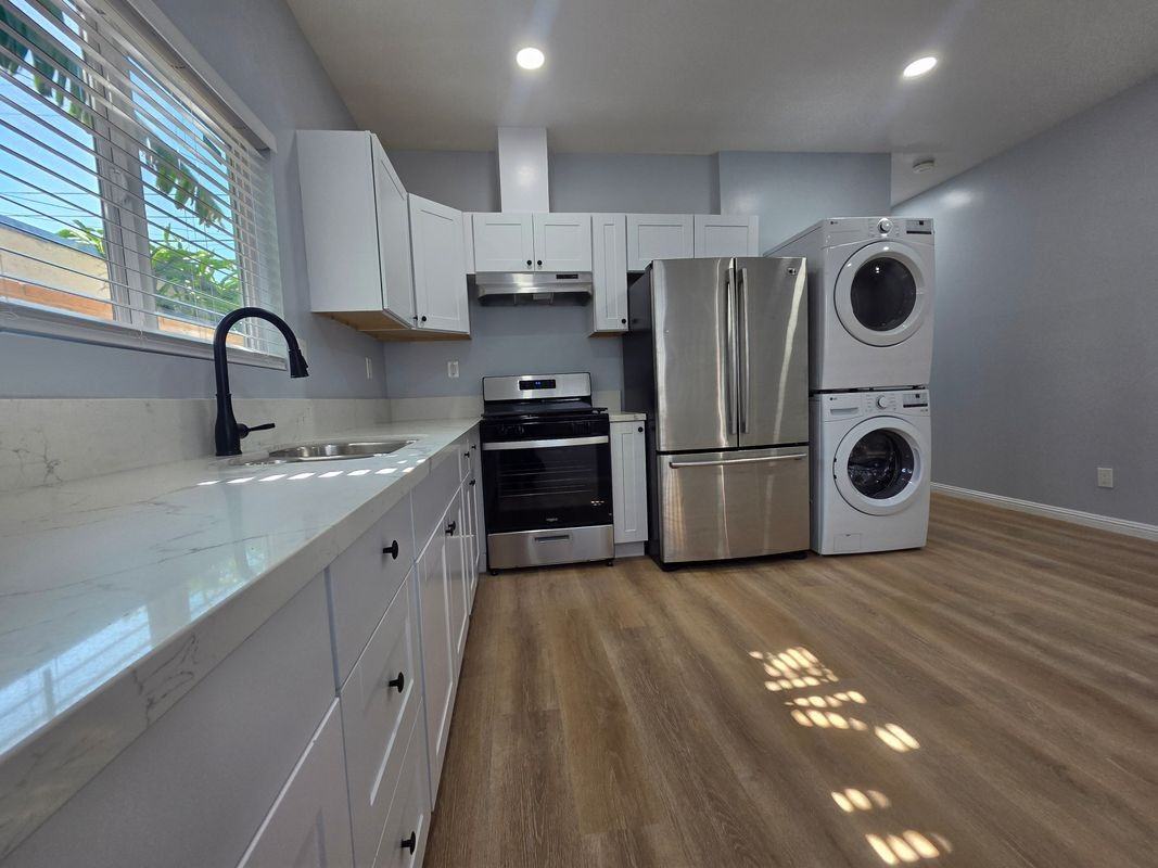 1715 W 64th St ##A - Photo 3 of 15