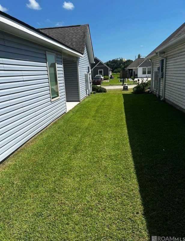 1202 E Saint Charles St - Photo 2 of 11