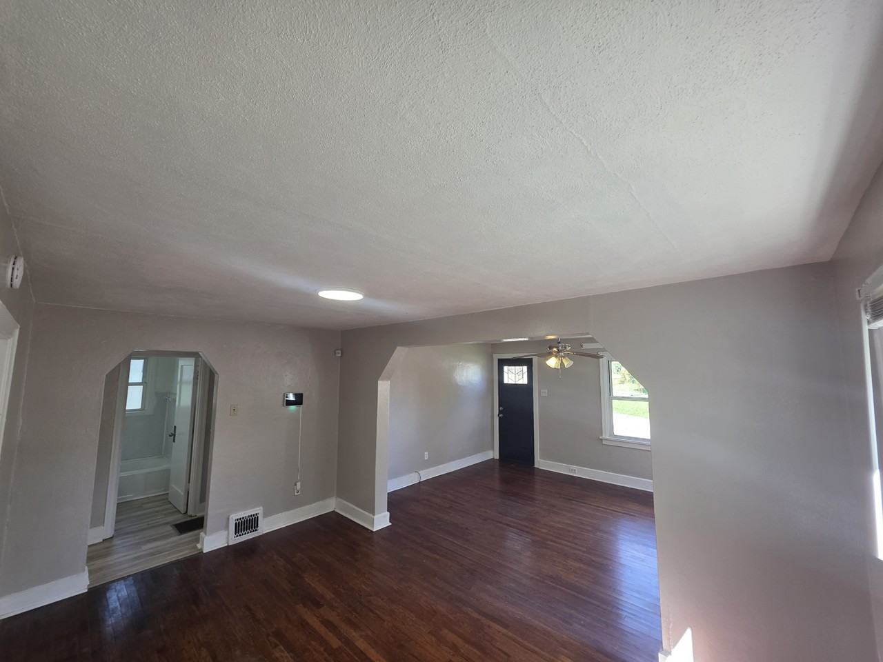 5411 Fletcher St - Photo 4 of 14
