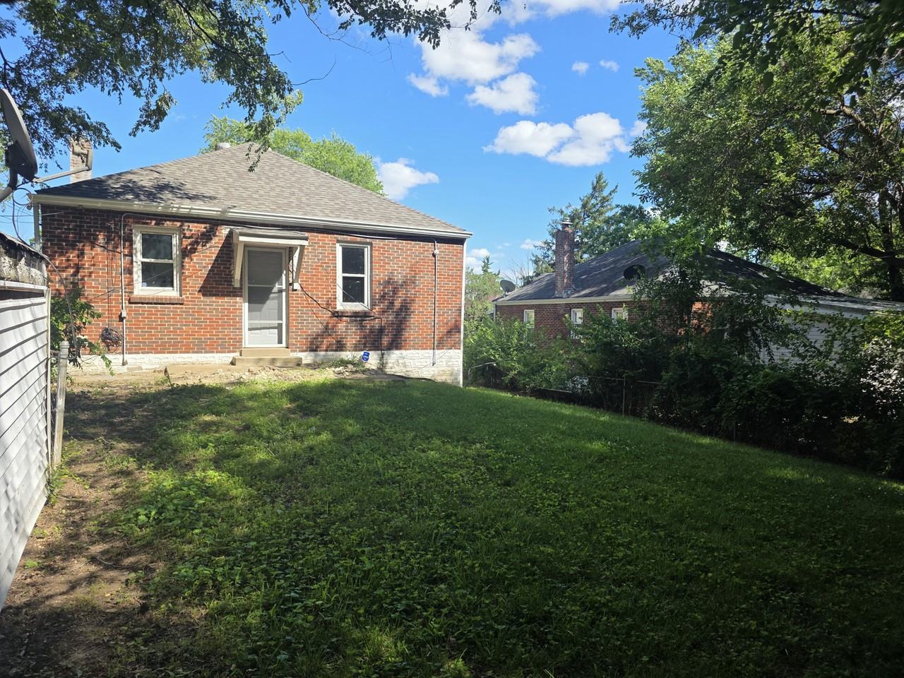 5411 Fletcher St - Photo 5 of 10