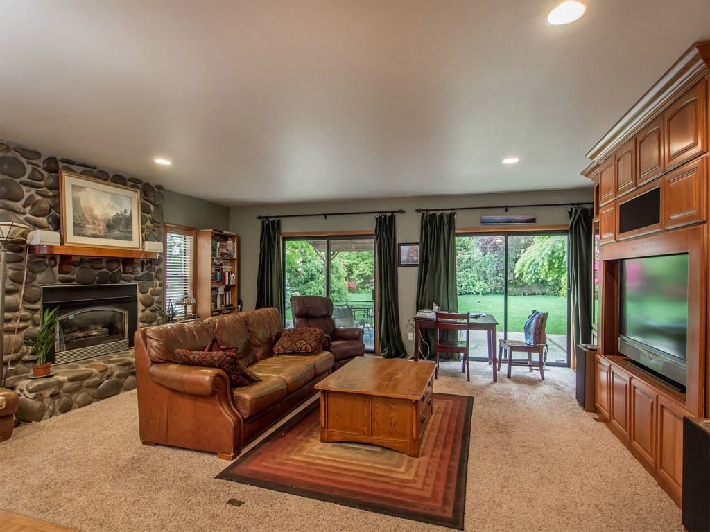 24109 Southeast 24th Street - Photo 4 of 25