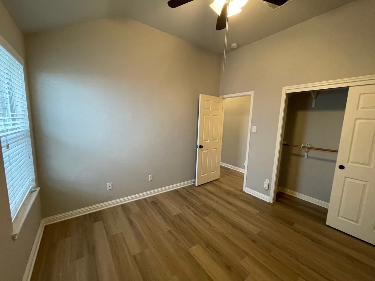10025 Mount Rainier Dr - Photo 3 of 37