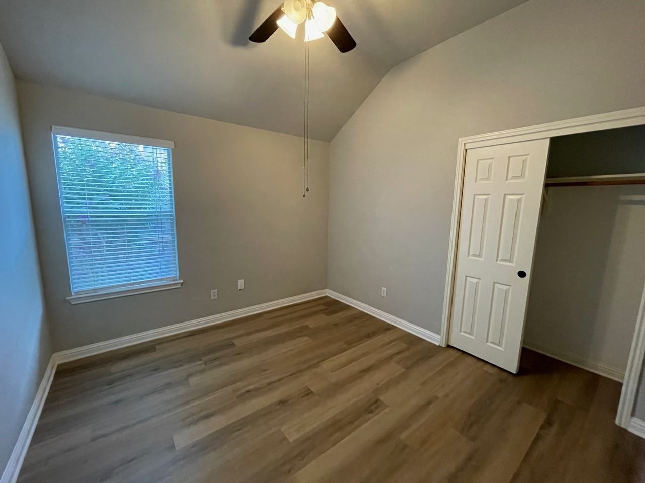 10025 Mount Rainier Dr - Photo 5 of 37