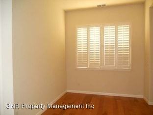 2440 Berkshire Ln - Photo 3 of 5