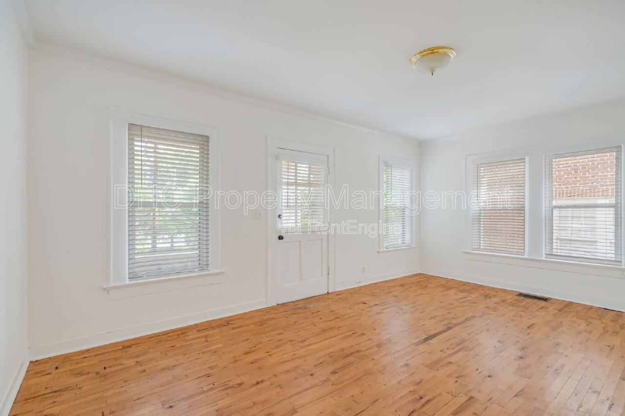 1225 Euclid Ave Ne #A - Photo 4 of 10