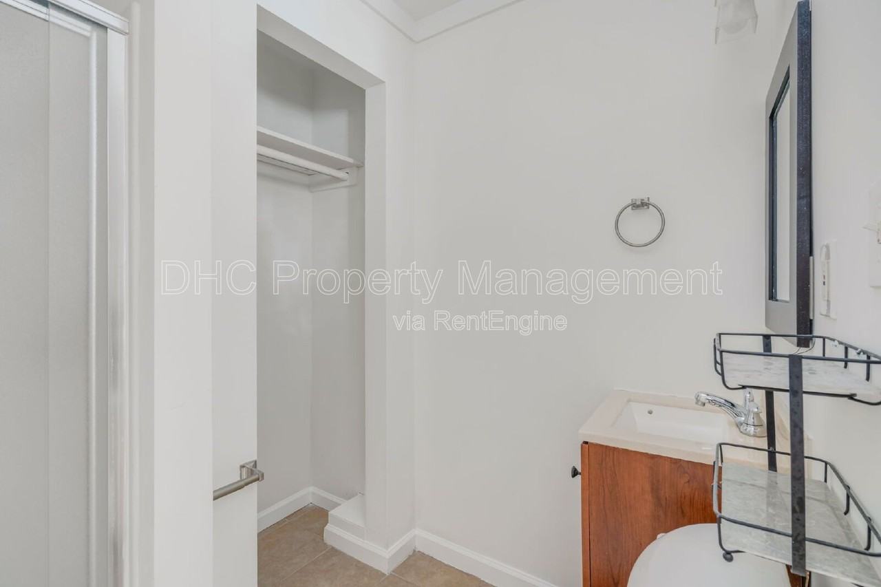 1225 Euclid Ave Ne #A - Photo 6 of 10