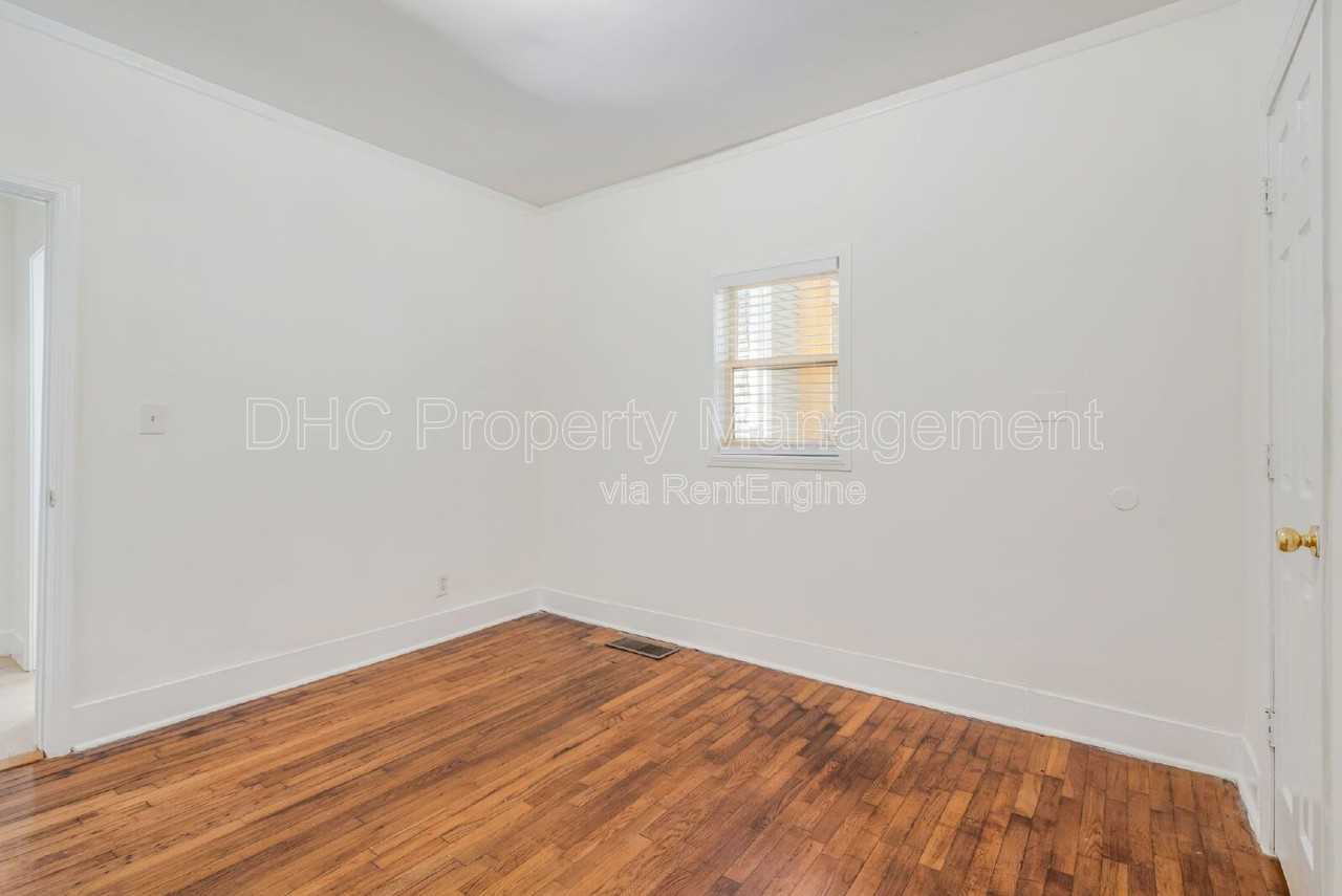 1225 Euclid Ave Ne #A - Photo 7 of 10