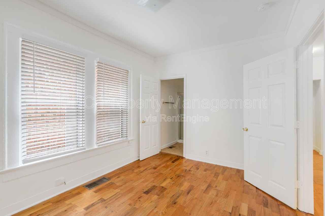 1225 Euclid Ave Ne #A - Photo 5 of 10