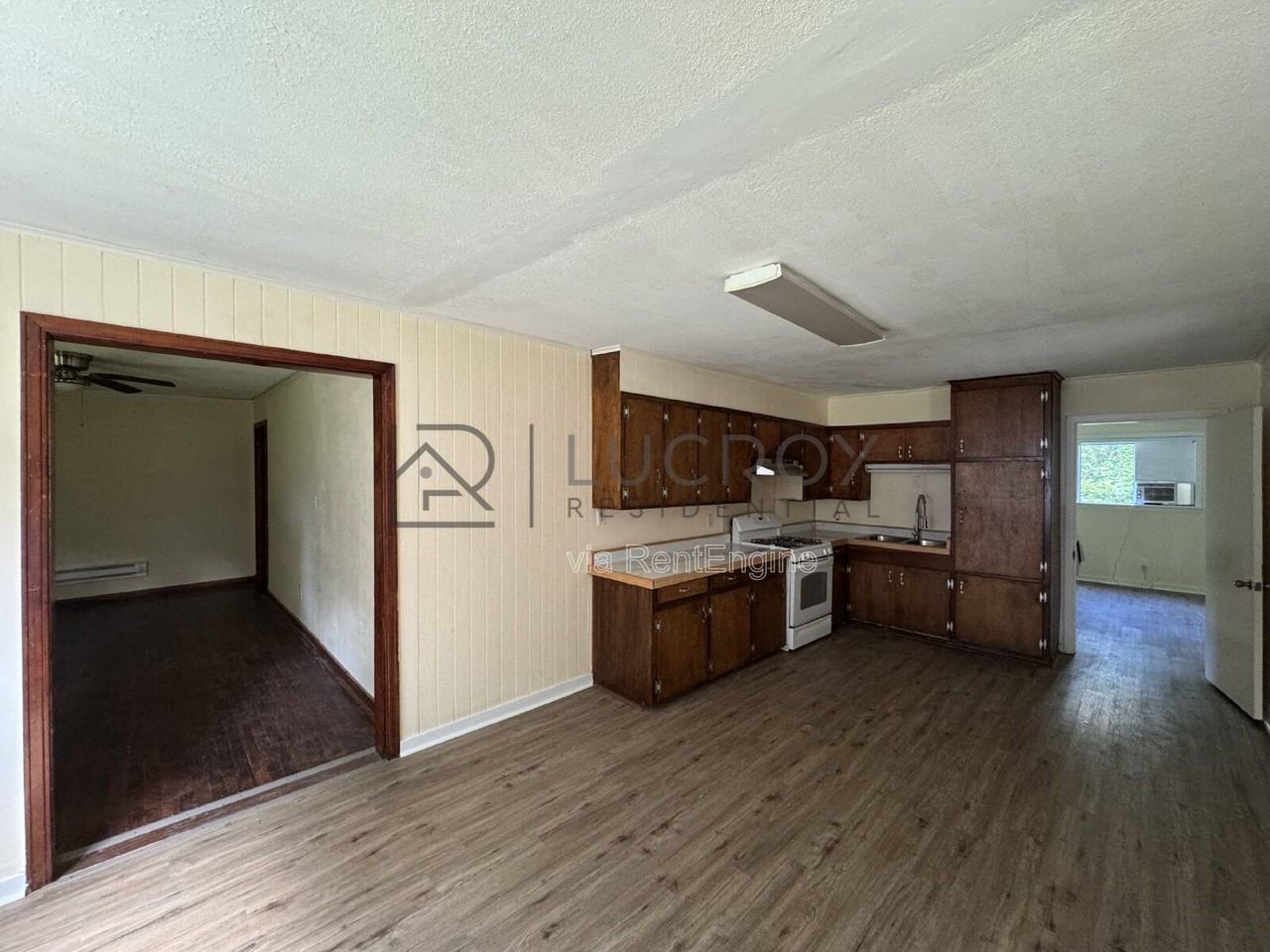 3148 Sylvester Dr - Photo 4 of 18