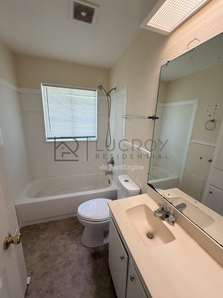 3173 Oak Forest Dr - Photo 2 of 9