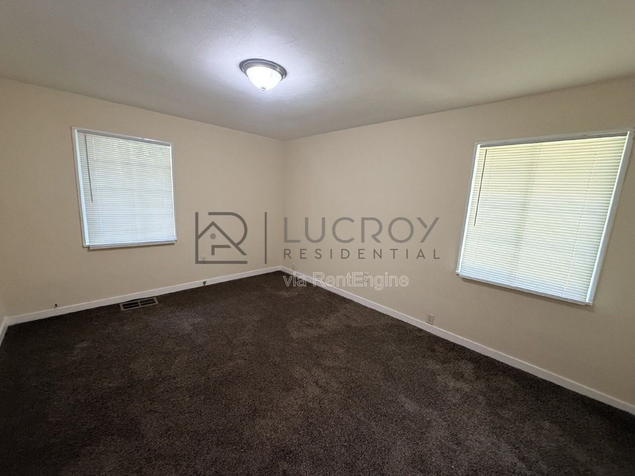 3173 Oak Forest Dr - Photo 3 of 9