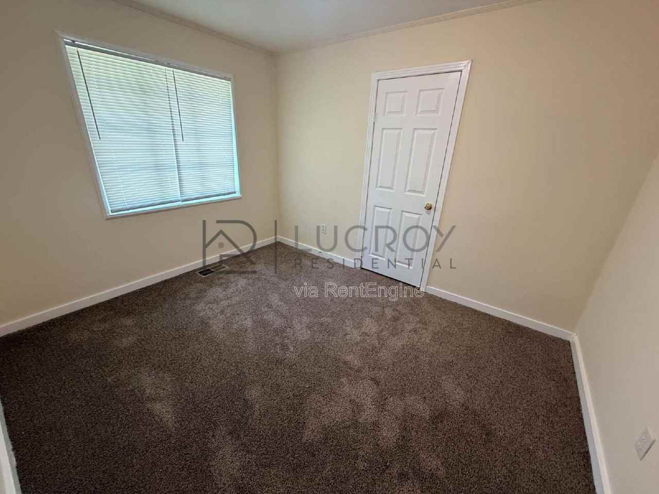 3173 Oak Forest Dr - Photo 4 of 9
