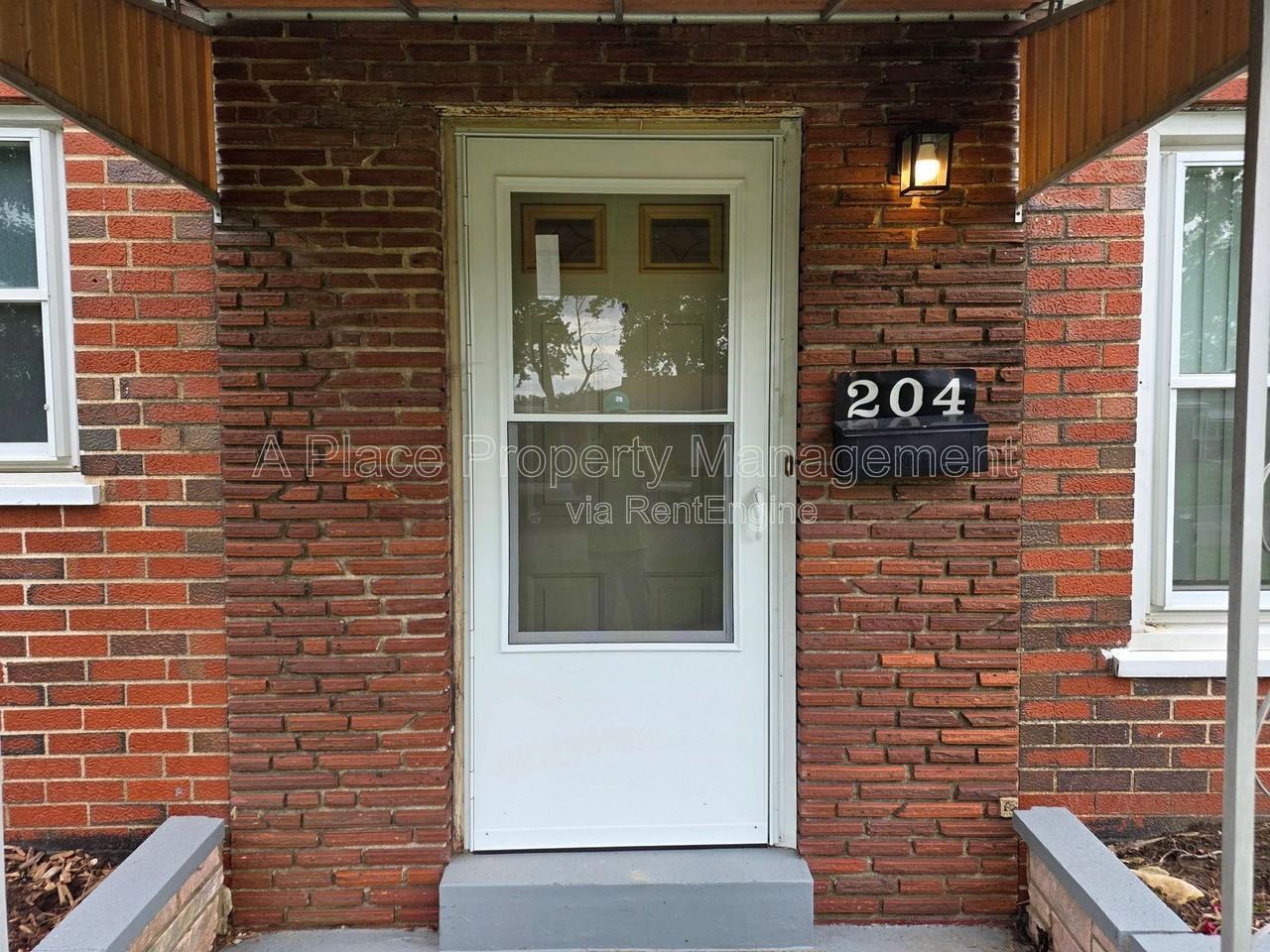 204 Hawkesbury Dr - Photo 2 of 13