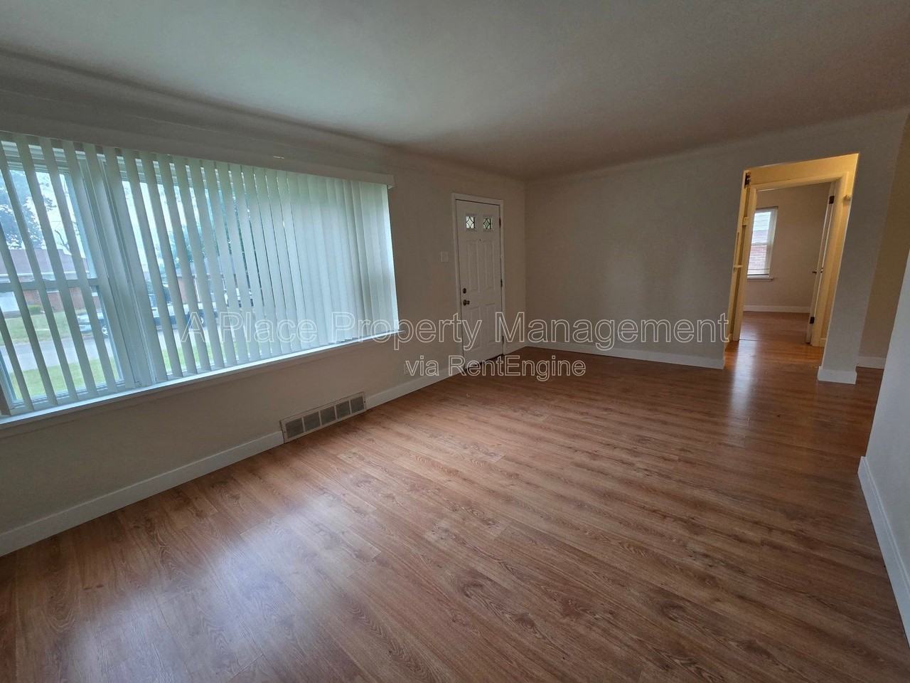204 Hawkesbury Dr - Photo 3 of 13