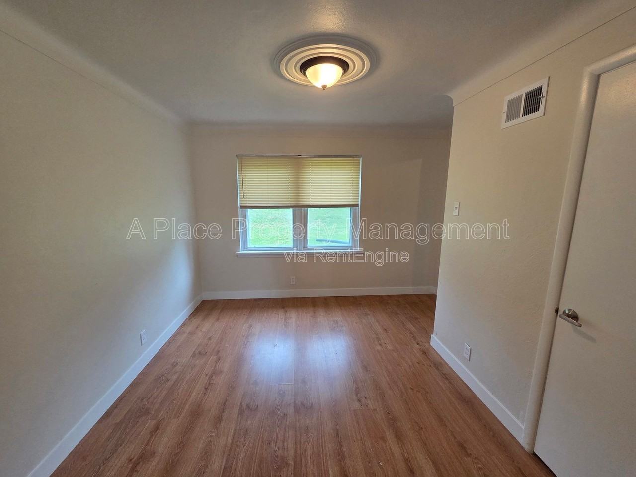 204 Hawkesbury Dr - Photo 4 of 13