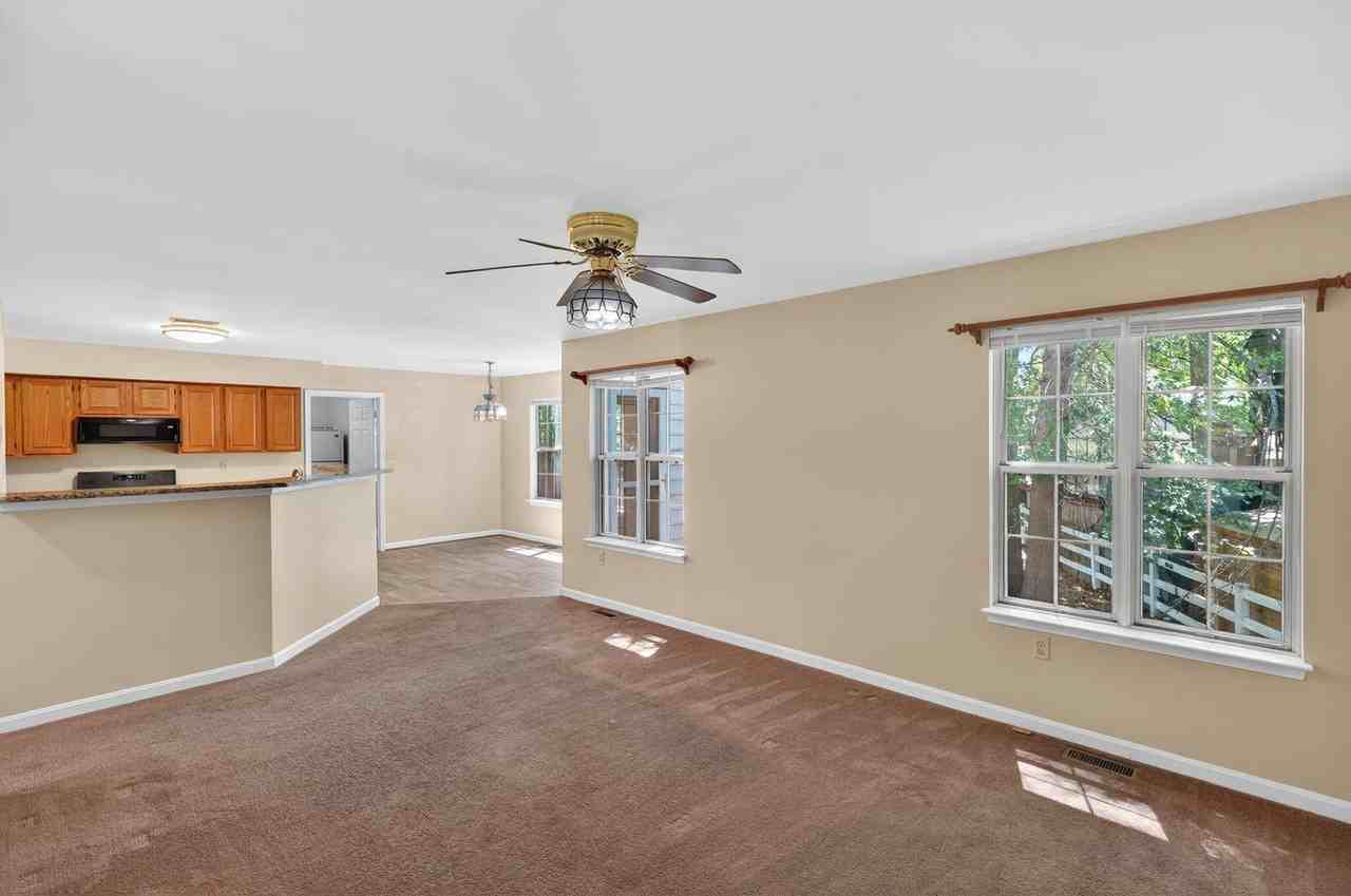 3006 Freedom Ct N - Photo 4 of 15