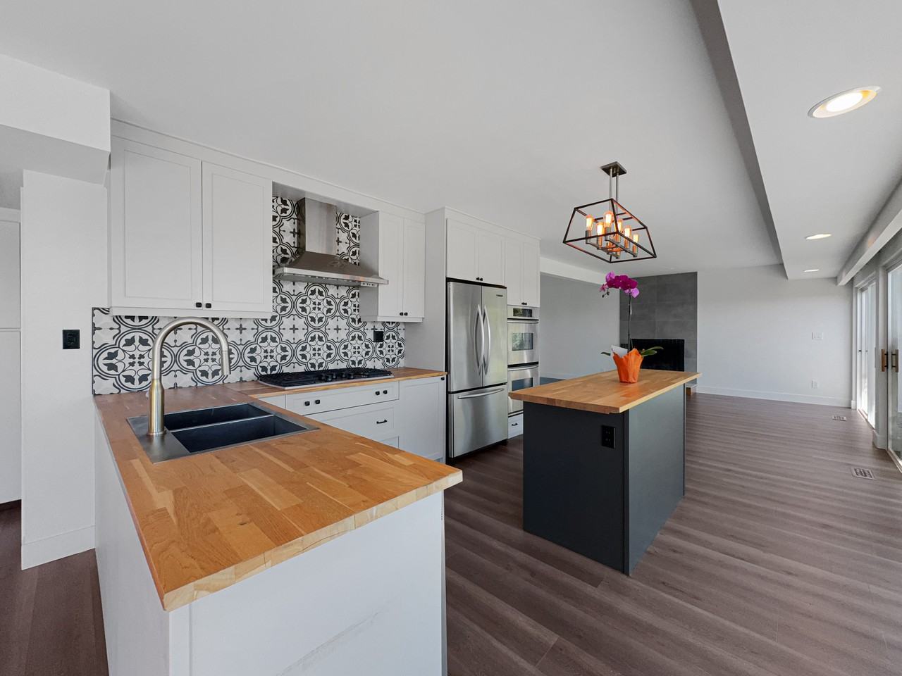 1040 Crestline Road - Photo 2 of 20