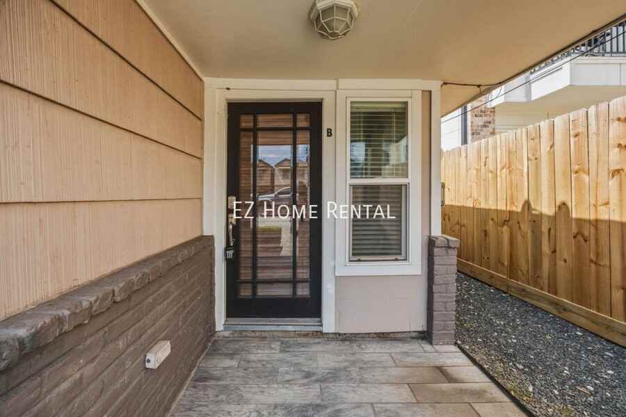 4401 Marina St #B - Photo 3 of 14