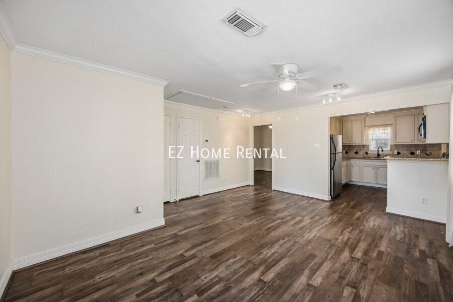 4401 Marina St #B - Photo 4 of 14