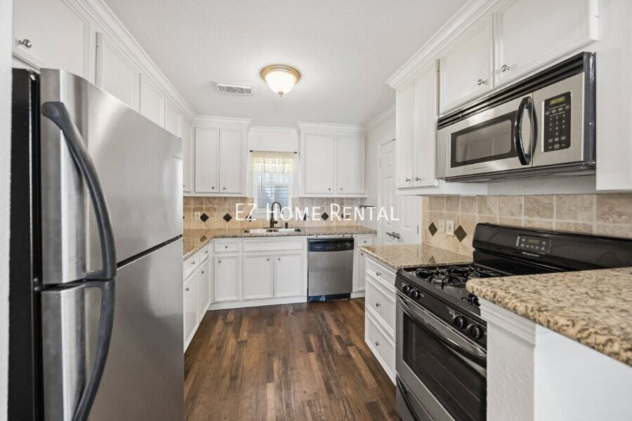 4401 Marina St #B - Photo 6 of 14