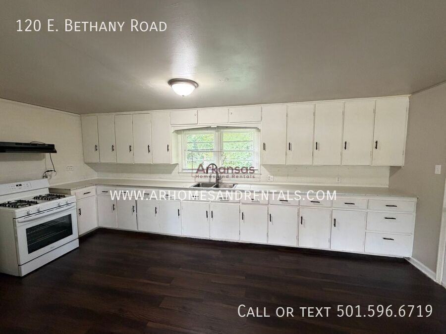 120 E Bethany Rd - Photo 4 of 17