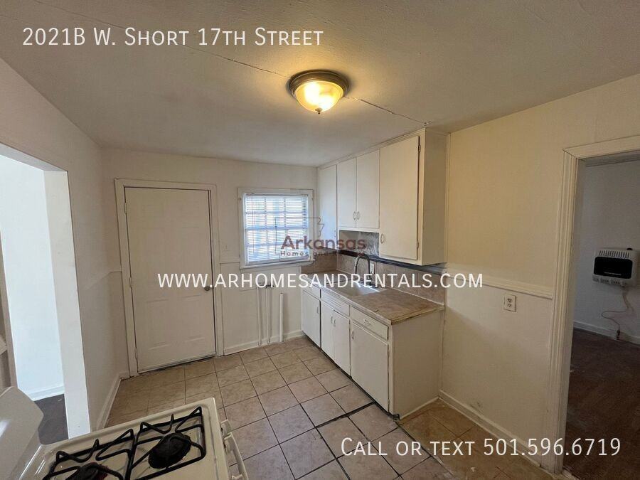 2021 W Short 17th St Apt B - Photo 3 of 8